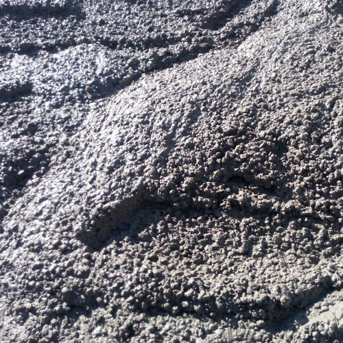 Зачем регулируют количество воды в бетоне при изготовлении?