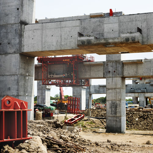 Как уложить бетон в труднодоступное место на строительной площадке?